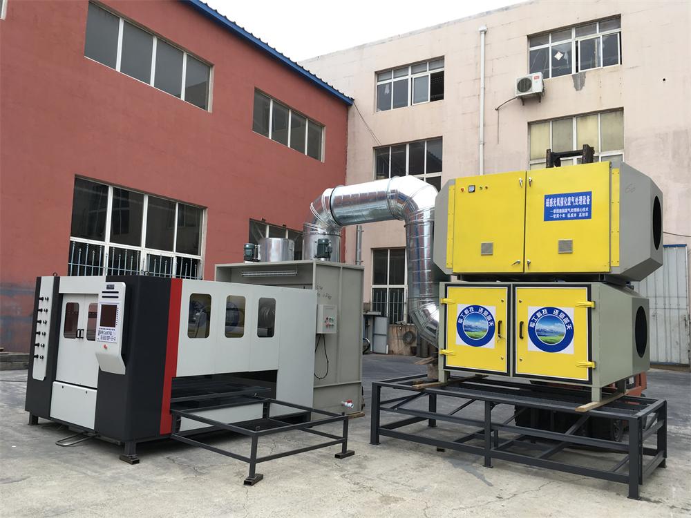 事事達(dá)智能視覺噴漆機(jī).jpg 事事達(dá)智能視覺噴漆機(jī).jpg